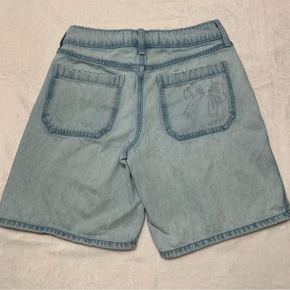 Hollister Light Wash Bow Embroidered Baggy Denim Jorts (Jean Shorts)- Size 00